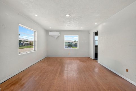 Casa en venta en Daytona Beach, Florida, 5 dormitorios, 248.61 m2 № 2316759 - foto 21