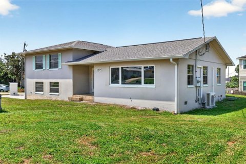House in Daytona Beach, Florida 5 bedrooms, 248.61 sq.m. № 2316759