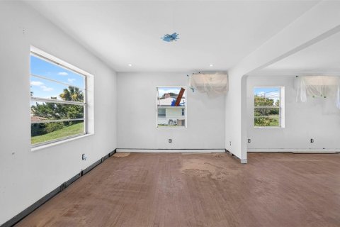 Casa en venta en Daytona Beach, Florida, 5 dormitorios, 248.61 m2 № 2316759 - foto 14