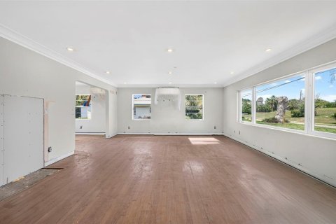 Casa en venta en Daytona Beach, Florida, 5 dormitorios, 248.61 m2 № 2316759 - foto 11