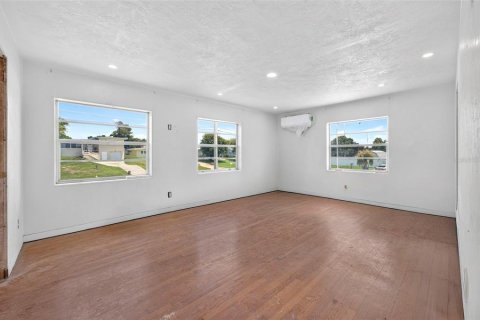 Casa en venta en Daytona Beach, Florida, 5 dormitorios, 248.61 m2 № 2316759 - foto 20