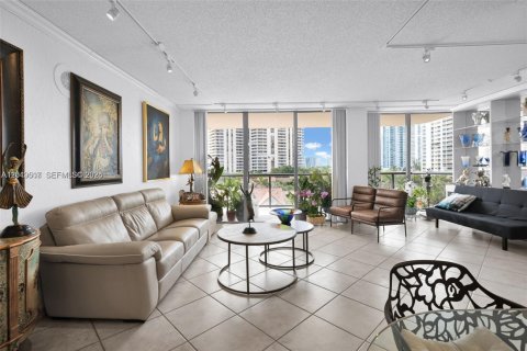 Condo in Aventura, Florida, 1 bedroom № 2267906 - photo 9