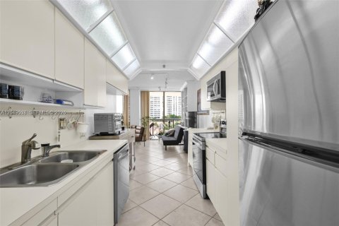 Condo in Aventura, Florida, 1 bedroom № 2267906 - photo 17