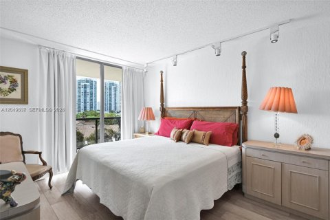 Condo in Aventura, Florida, 1 bedroom № 2267906 - photo 25