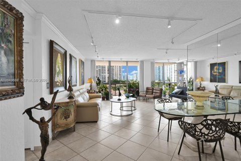 Condo in Aventura, Florida, 1 bedroom № 2267906 - photo 8