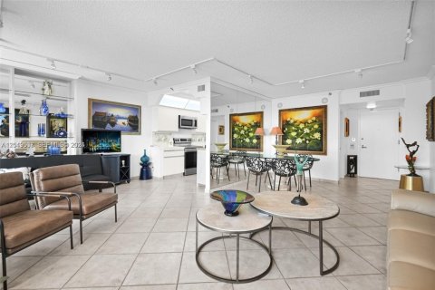 Condo in Aventura, Florida, 1 bedroom № 2267906 - photo 13
