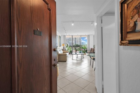 Condo in Aventura, Florida, 1 bedroom № 2267906 - photo 1