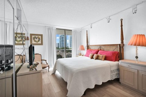 Condo in Aventura, Florida, 1 bedroom № 2267906 - photo 24