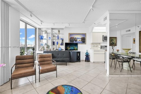 Condo in Aventura, Florida, 1 bedroom № 2267906 - photo 12