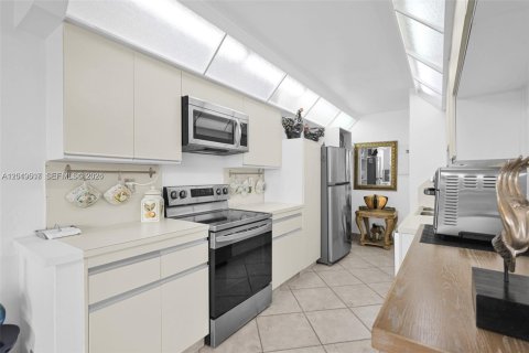 Condo in Aventura, Florida, 1 bedroom № 2267906 - photo 15