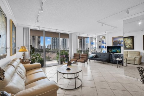 Condo in Aventura, Florida, 1 bedroom № 2267906 - photo 11