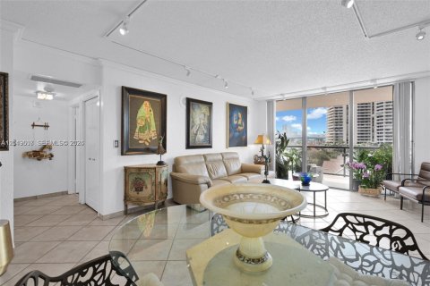 Condo in Aventura, Florida, 1 bedroom № 2267906 - photo 23