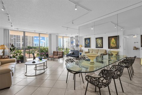 Condo in Aventura, Florida, 1 bedroom № 2267906 - photo 10