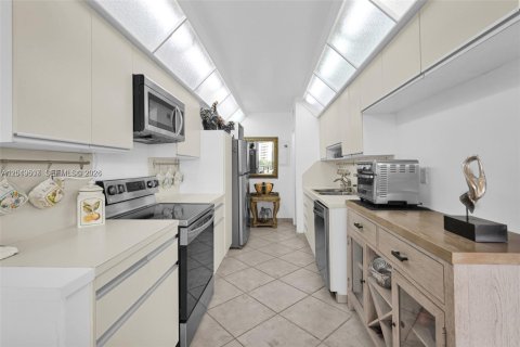 Condo in Aventura, Florida, 1 bedroom № 2267906 - photo 14