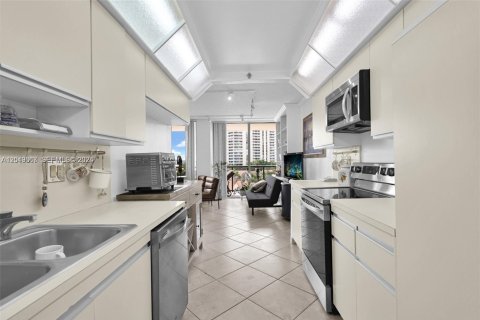 Condo in Aventura, Florida, 1 bedroom № 2267906 - photo 18