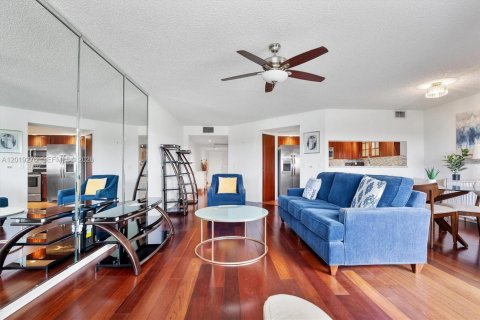 Condo in Pembroke Pines, Florida, 1 bedroom  № 2248632 - photo 12