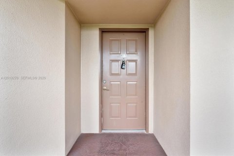 Condo in Pembroke Pines, Florida, 1 bedroom  № 2248632 - photo 3