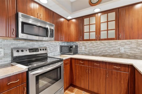 Condo in Pembroke Pines, Florida, 1 bedroom  № 2248632 - photo 24
