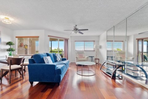 Condo in Pembroke Pines, Florida, 1 bedroom  № 2248632 - photo 10