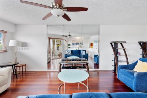 Condo in Pembroke Pines, Florida, 1 bedroom  № 2248632 - photo 14