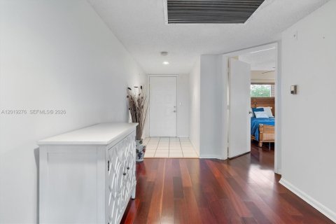 Condo in Pembroke Pines, Florida, 1 bedroom  № 2248632 - photo 25
