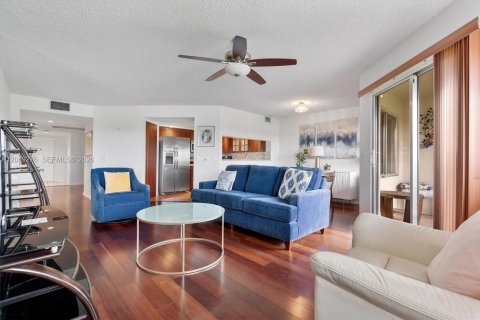 Condo in Pembroke Pines, Florida, 1 bedroom  № 2248632 - photo 11