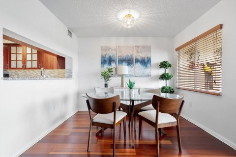 Condo in Pembroke Pines, Florida, 1 bedroom  № 2248632 - photo 16