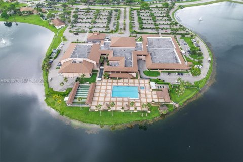 Condo in Pembroke Pines, Florida, 1 bedroom  № 2248632 - photo 5