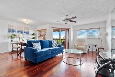 Condo in Pembroke Pines, Florida, 1 bedroom  № 2248632 - photo 9