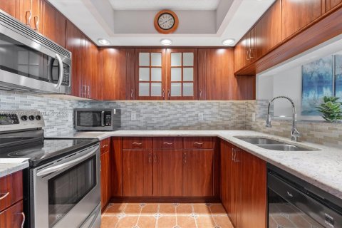 Condo in Pembroke Pines, Florida, 1 bedroom  № 2248632 - photo 21