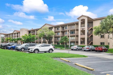 Condo in Pembroke Pines, Florida, 1 bedroom  № 2248632