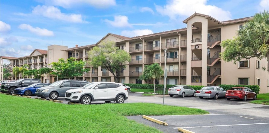 Condo in Pembroke Pines, Florida, 1 bedroom  № 2248632