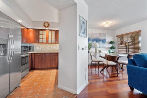 Condo in Pembroke Pines, Florida, 1 bedroom  № 2248632 - photo 20
