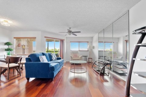 Condo in Pembroke Pines, Florida, 1 bedroom  № 2248632 - photo 8