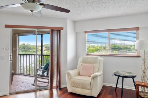 Condo in Pembroke Pines, Florida, 1 bedroom  № 2248632 - photo 18
