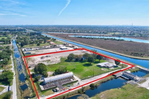 Terreno en venta en Miramar, Florida № 1939515 - foto 2