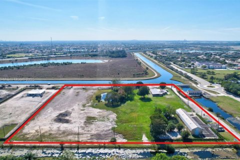 Terreno en venta en Miramar, Florida № 1939515 - foto 1