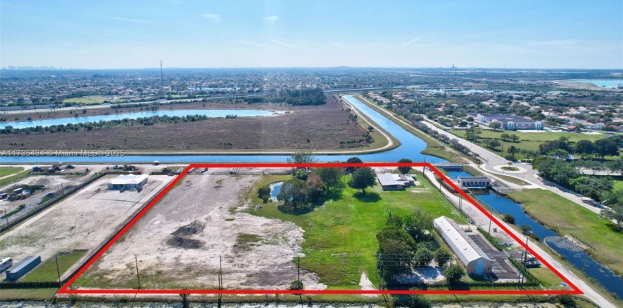 Terreno en Miramar, Florida № 1939515