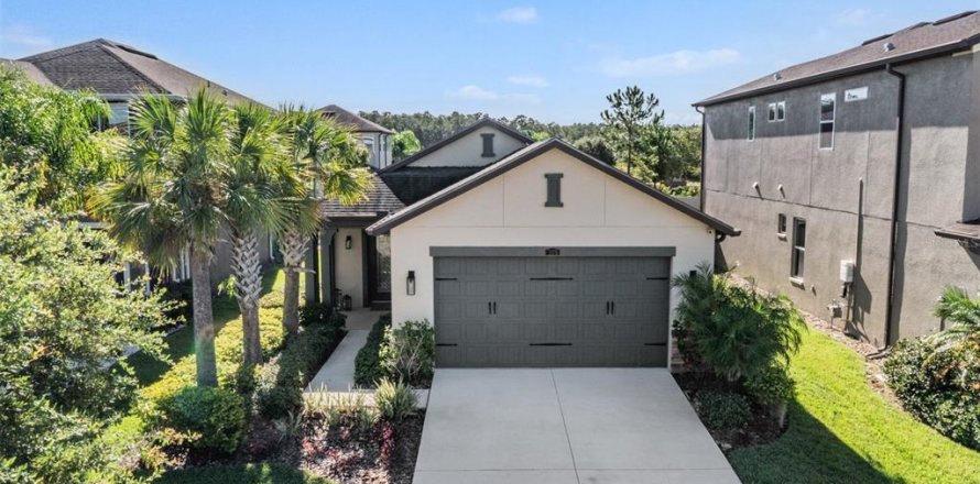 Casa en ESTANCIA
en Wesley Chapel, Florida 3 dormitorios, 149.57 m2 № 1919626
