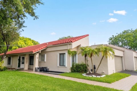 House in Weston, Florida 3 bedrooms, 154.68 sq.m. № 2173284
