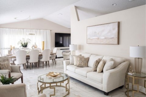 House in Weston, Florida 3 bedrooms, 154.68 sq.m. № 2173284 - photo 3