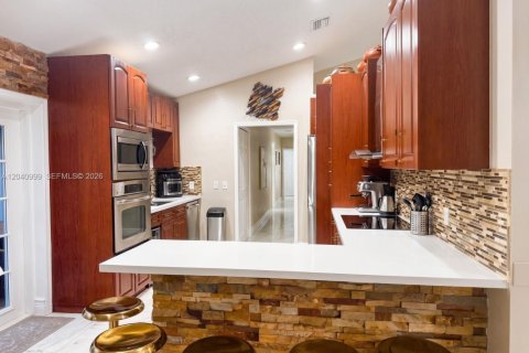 House in Weston, Florida 3 bedrooms, 154.68 sq.m. № 2173284 - photo 5