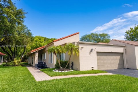House in Weston, Florida 3 bedrooms, 154.68 sq.m. № 2173284 - photo 2