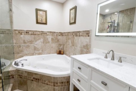 House in Weston, Florida 3 bedrooms, 154.68 sq.m. № 2173284 - photo 10