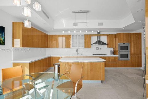 Купить кондоминиум в Санни-Айлс-Бич, Флорида 4 спальни, 346.99м2, № 1965974 - фото 10