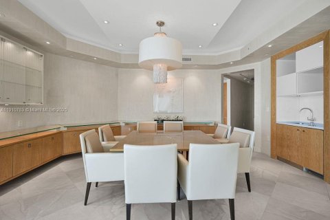 Купить кондоминиум в Санни-Айлс-Бич, Флорида 4 спальни, 346.99м2, № 1965974 - фото 4