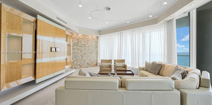 Кондоминиум с 4 спальнями в Санни-Айлс-Бич, Флорида № 1965974