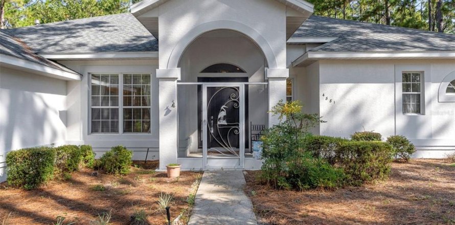 House in Beverly Hills, Florida 3 bedrooms, 242.38 sq.m. № 1909554