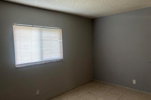 House in Deerfield Beach, Florida 3 bedrooms, 116.13 sq.m. № 2250994 - photo 15