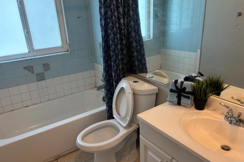House in Deerfield Beach, Florida 3 bedrooms, 116.13 sq.m. № 2250994 - photo 10